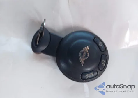 2010 Mini Cooper S S из США, поврежденный, VIN WMWMF7C52ATZ70834